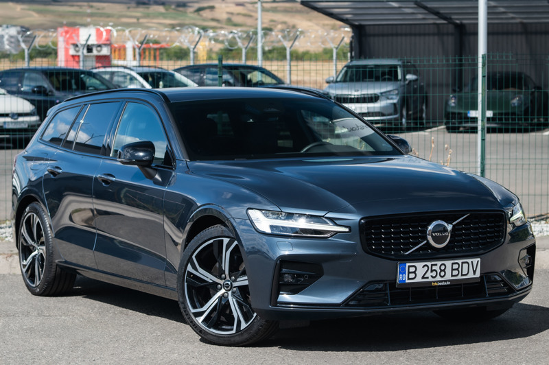 Volvo V60 B4 Automatic Plus Dark